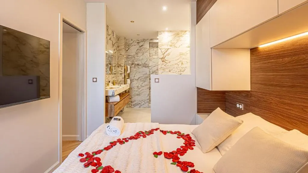 La Suite Impériale, gîte avec spa à Aix-les-Bains - photo 2 sur 12
