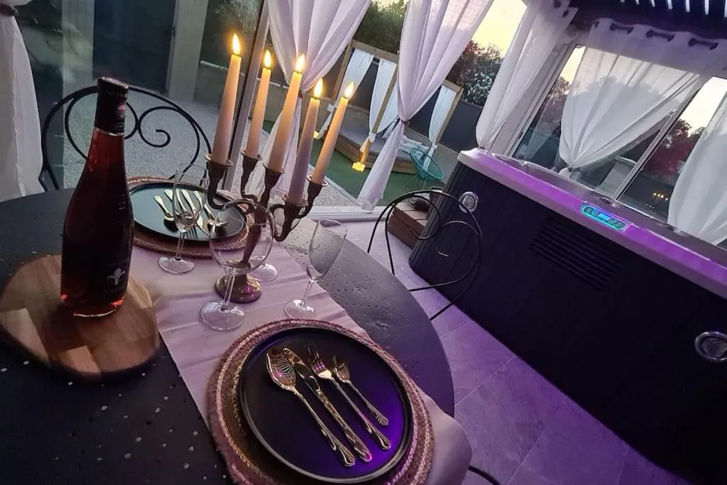 La Villa Romane - Appartement avec bain à remous et patio (Montfaucon, Gard)