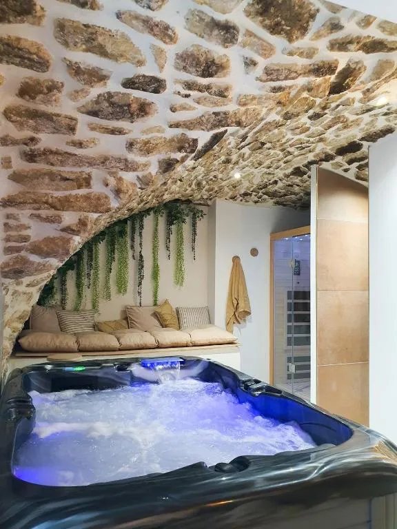 La Voûte Étoilée - Suite avec sauna et jacuzzi privés (Étoile-sur-Rhône, Drôme)