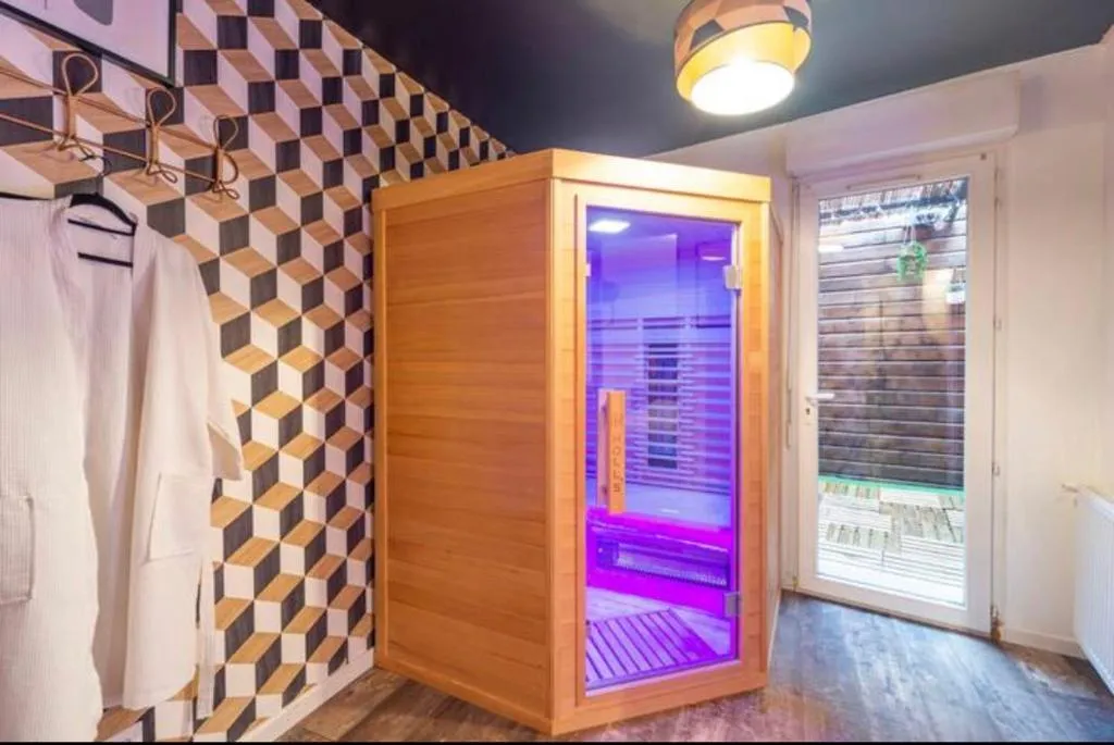 Le 8 Suite Spa, gîte avec spa à Mâcon - photo 3 sur 12