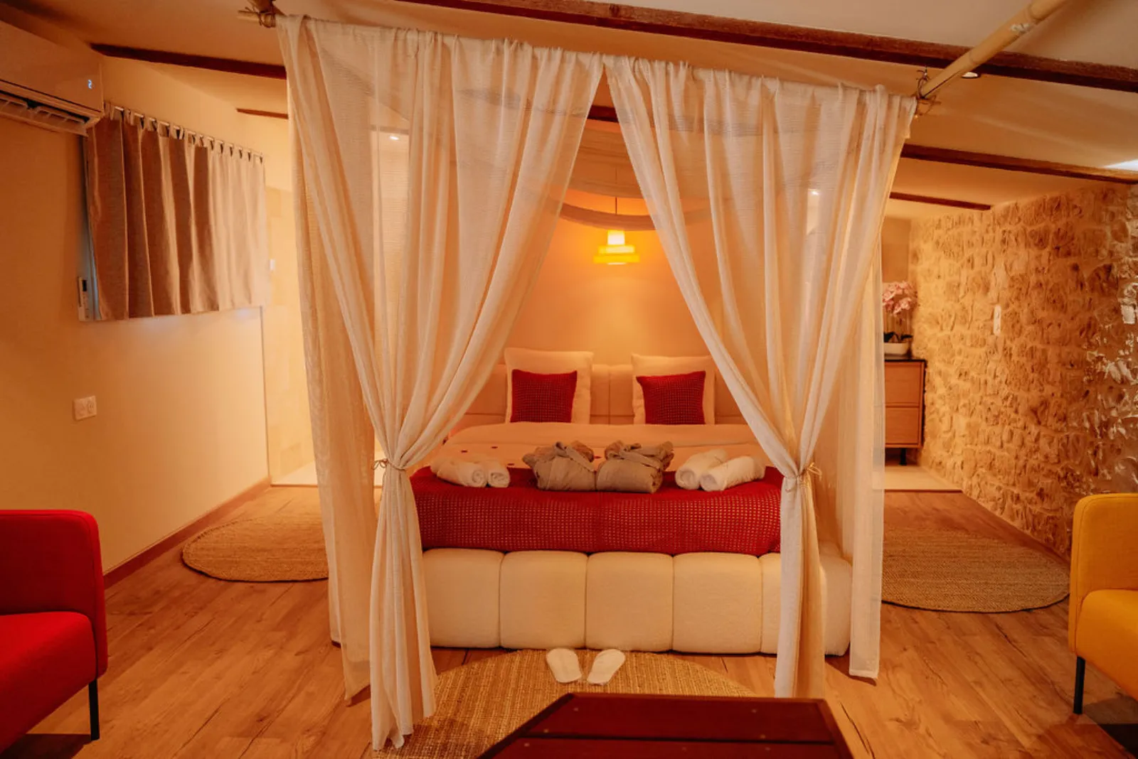 Le Baldaquin - Suite avec spa privatif et sauna (Lapalud, Vaucluse)