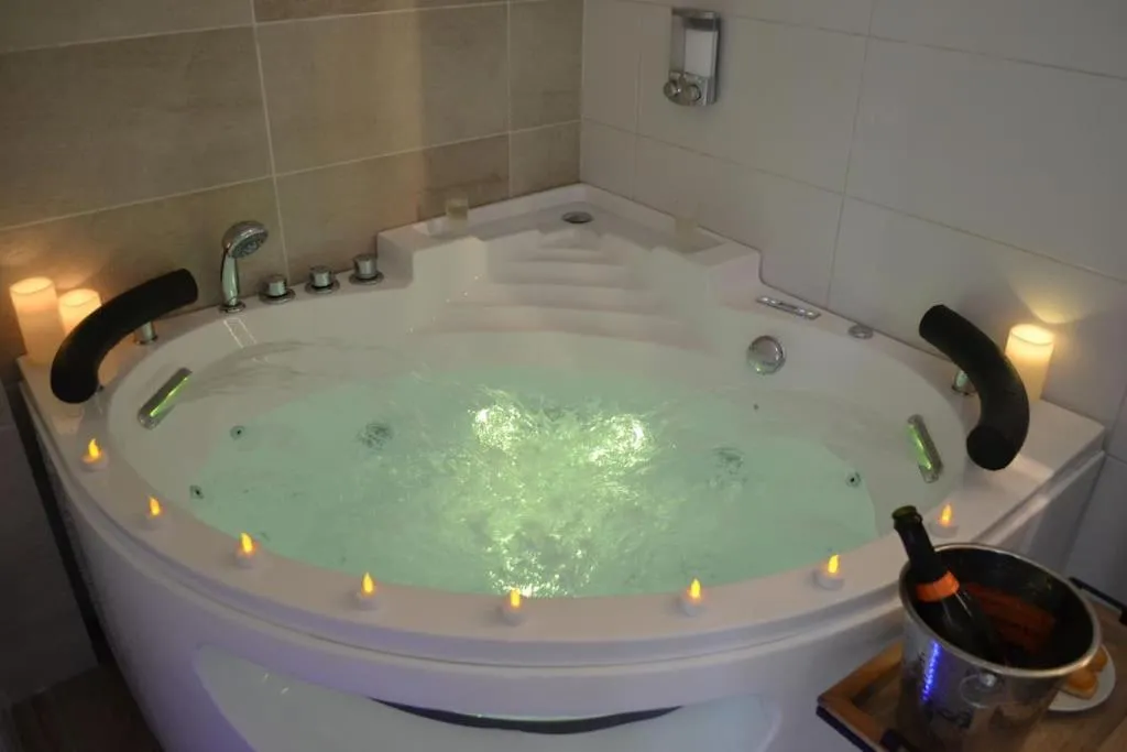 Le Bois Étoilé, gîte avec spa à Venette - photo 2 sur 10