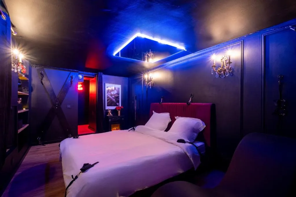 Le Boudoir du Luc, love room à Le Luc - photo 2 sur 8
