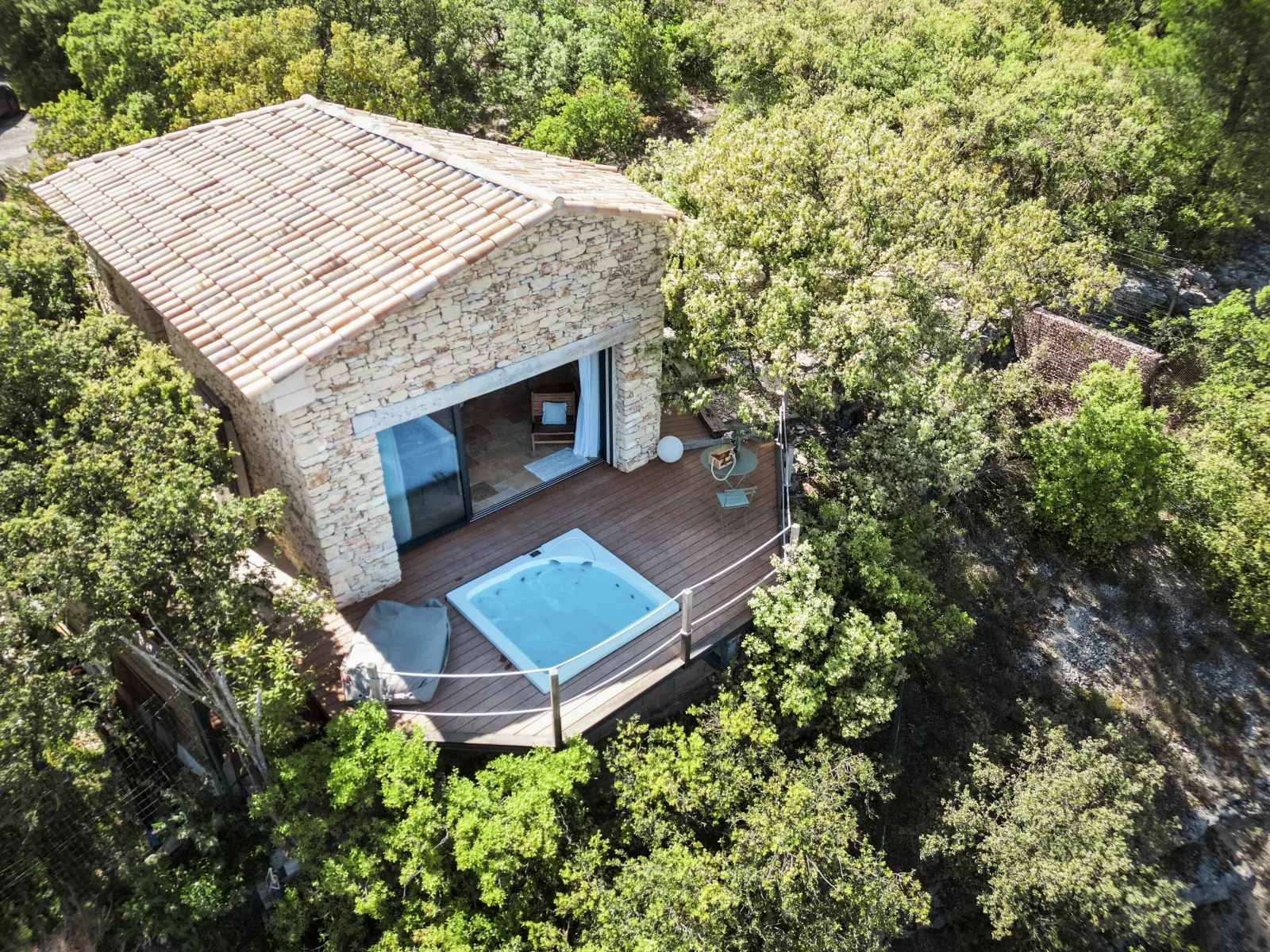 LE CABANON 2.42 & Spa et vue imprenable - LE CABANON 2.42 (Le Thor, Vaucluse)