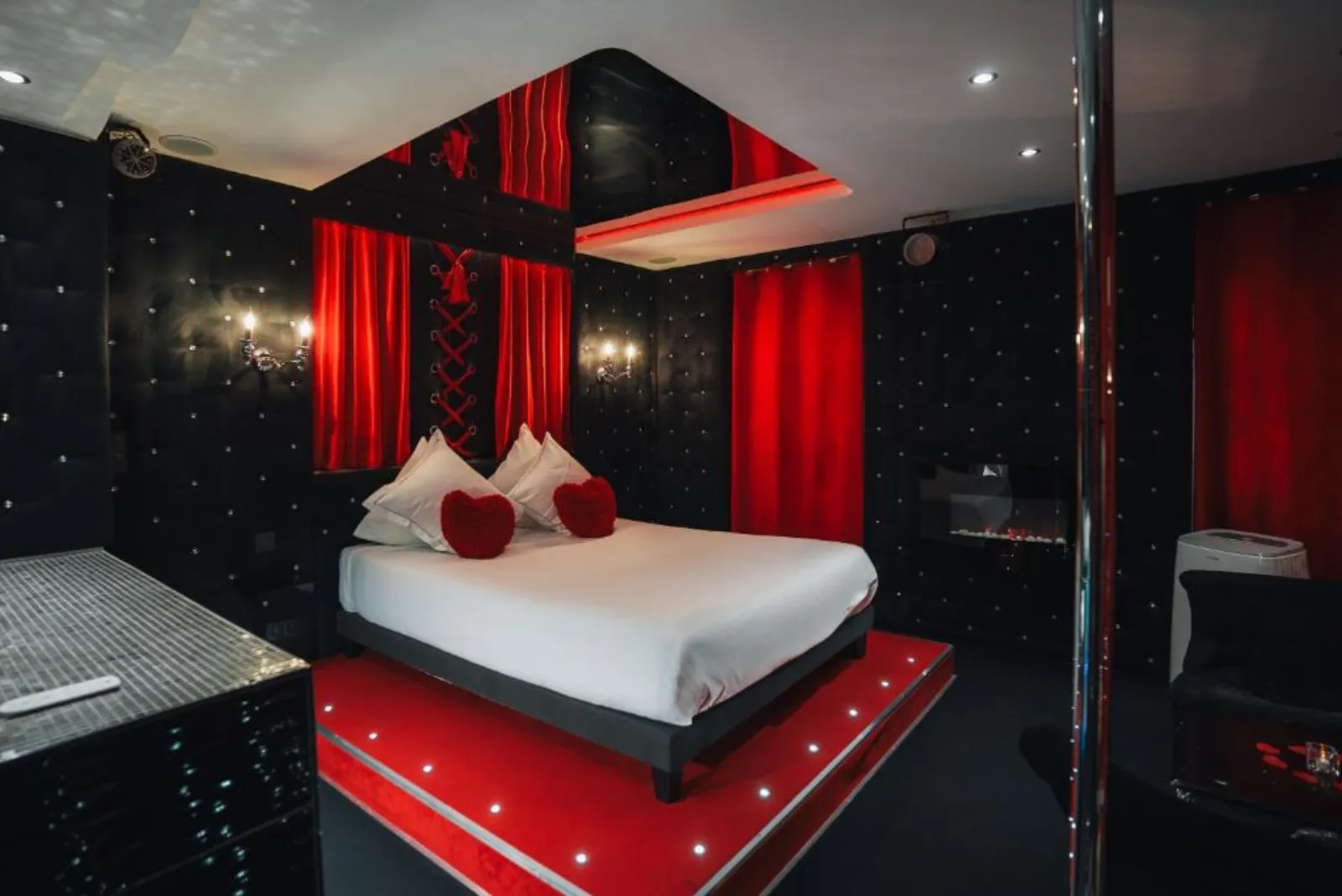 Le Cabaret Vip SPA, love room à Lyon - photo 3 sur 12