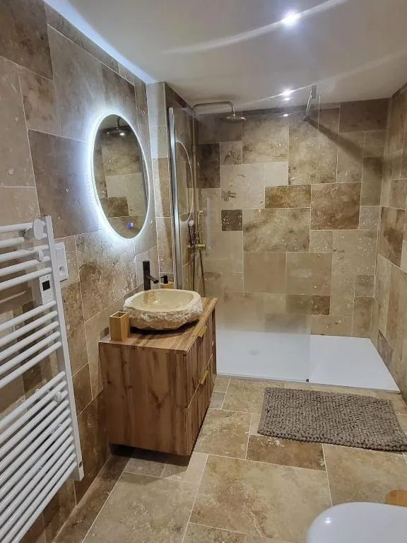 Le Chalet Champenois, gîte avec spa à Troyes - photo 3 sur 12