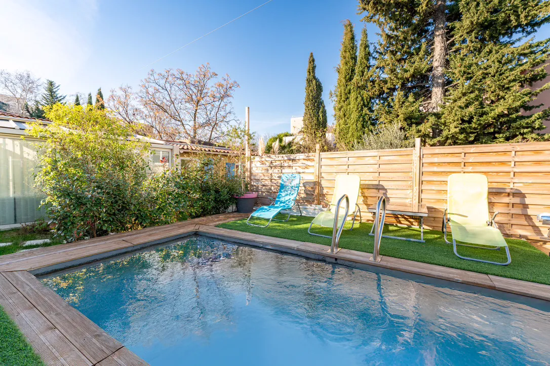 Le Chalet d'Houdarling - Maison de style chalet avec piscine et spa privatifs (Nîmes, Gard)