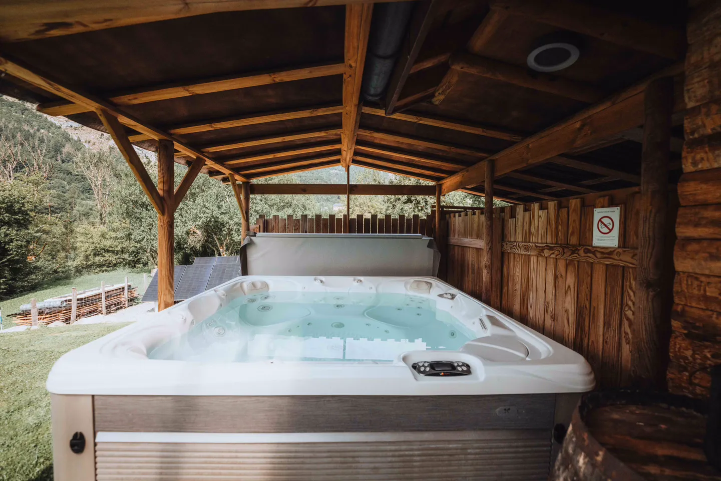 Le Chalet Saloon, gîte spa à Le Biot - photo 3 sur 12