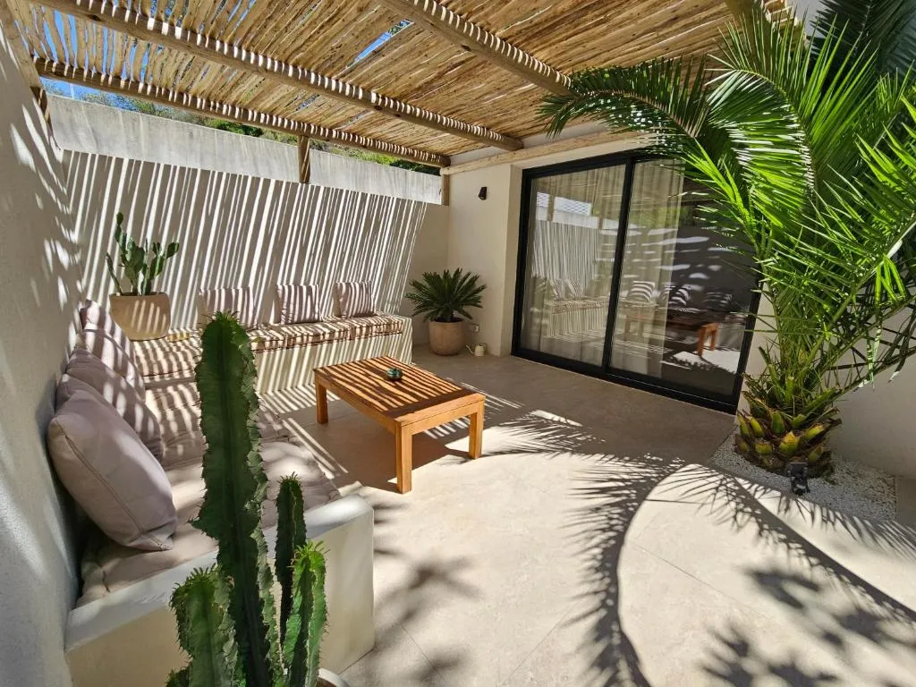 Le Clos des Délices - Studio avec baignoire spa, terrasse et petit-déjeuner (Aubagne, Bouches-du-Rhône)