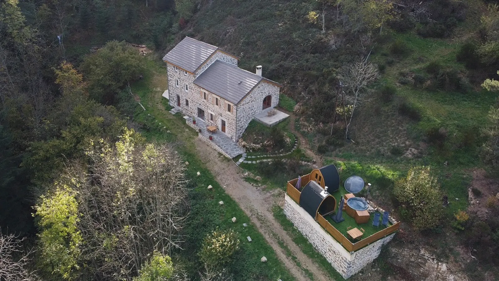 Le Cocon du Vivarais - Hébergement insolite en forêt avec jacuzzi et sauna (Rochepaule, Ardèche)