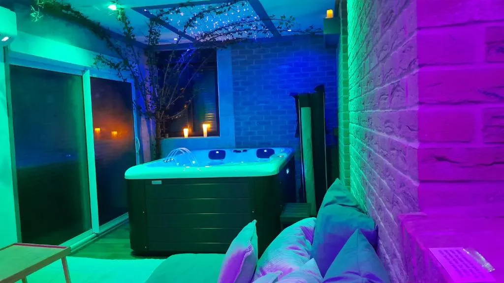 Le Fraisier, love room à Quérénaing - photo 2 sur 7