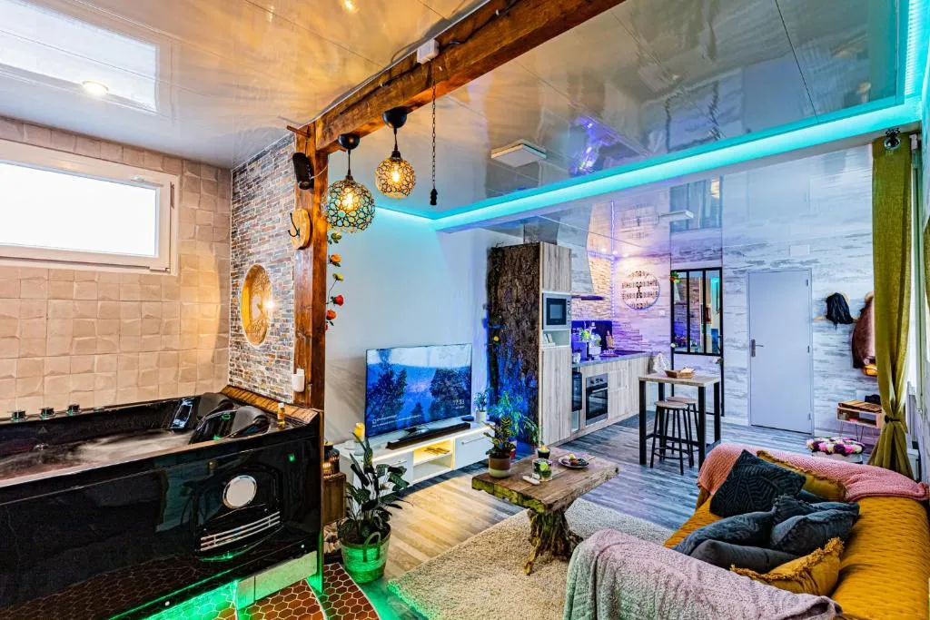 Le Néflier Dijon - Appartement balnéo et spa pour deux, réservé aux adultes (Dijon, Côte-d'Or)