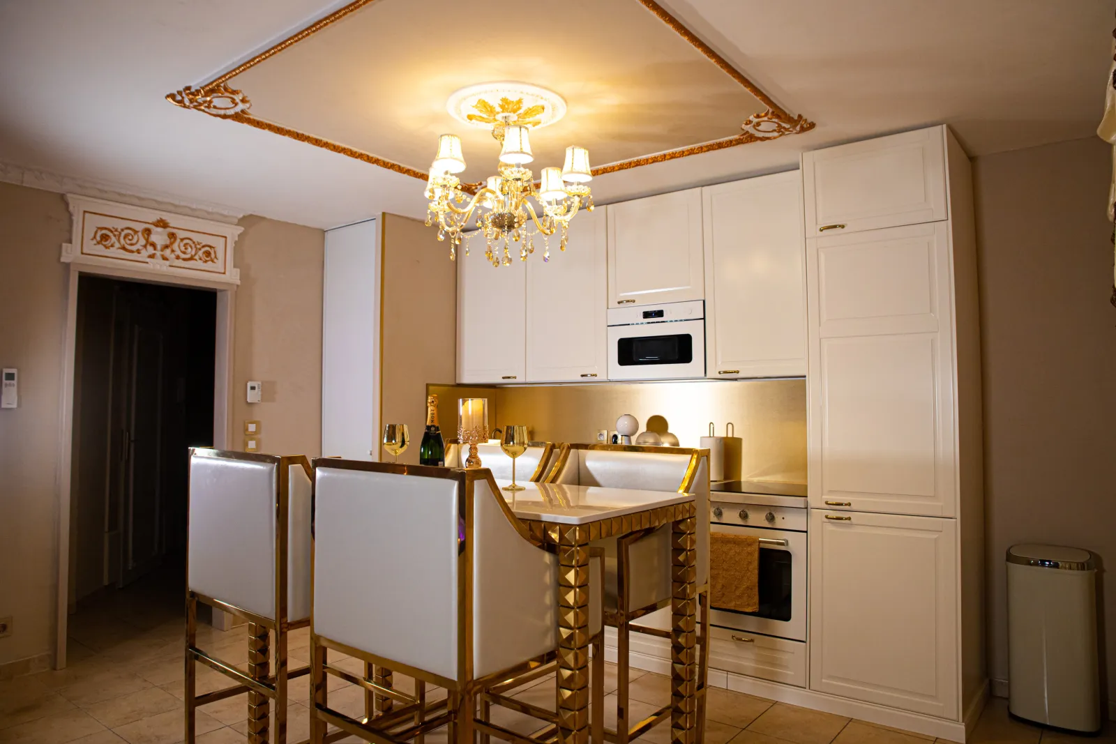 Le Petit Versailles, love room à Vernon - photo 2 sur 12