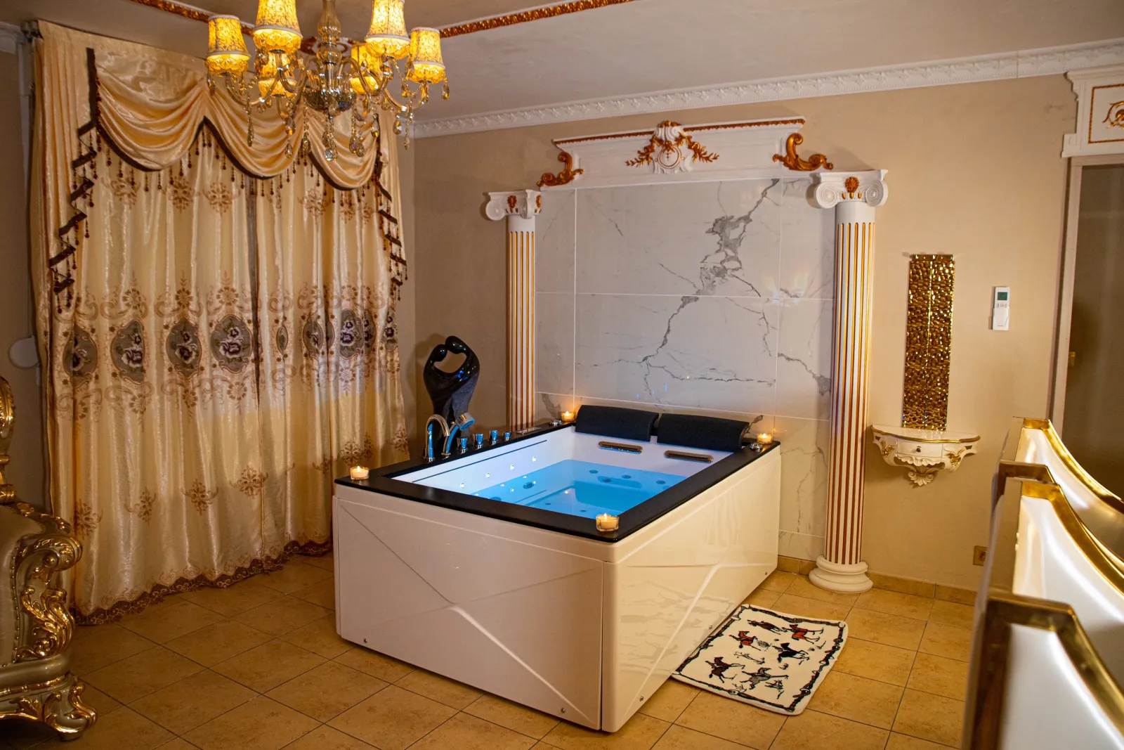 Le Petit Versailles, love room à Vernon - photo 3 sur 12
