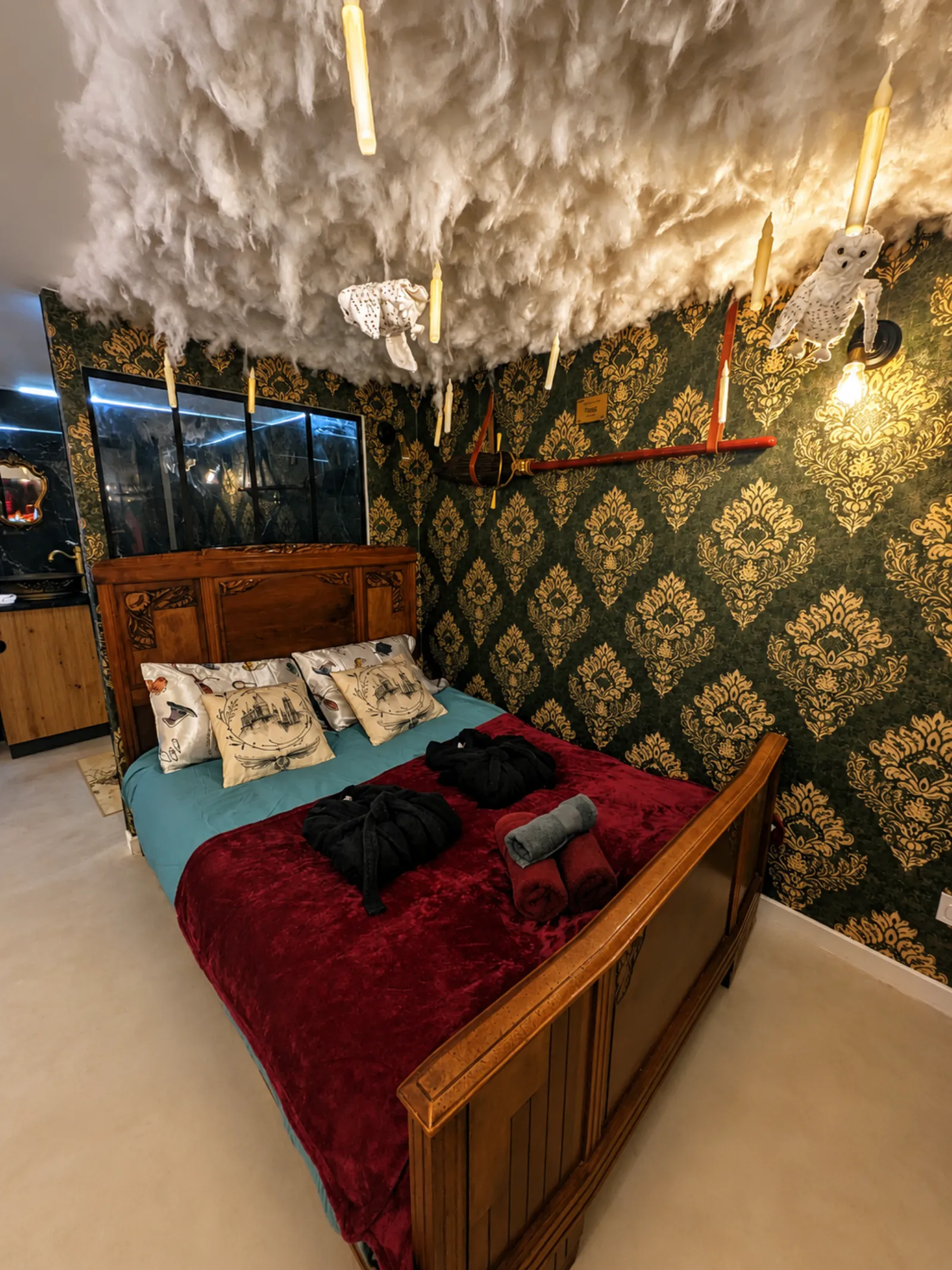 Le Repaire du Sorcier, chambre à thème à Caumont-sur-Durance - photo 2 sur 12