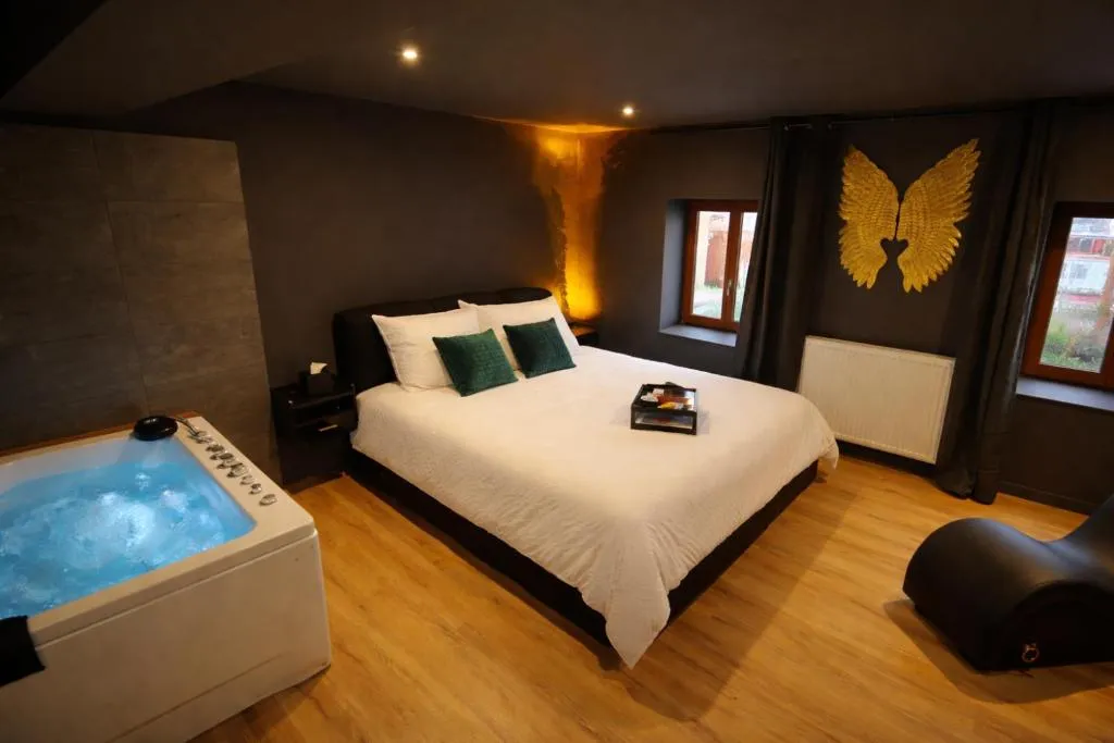 Le Secret Balnéo - Love room avec baignoire balnéo (Pélussin, Loire)