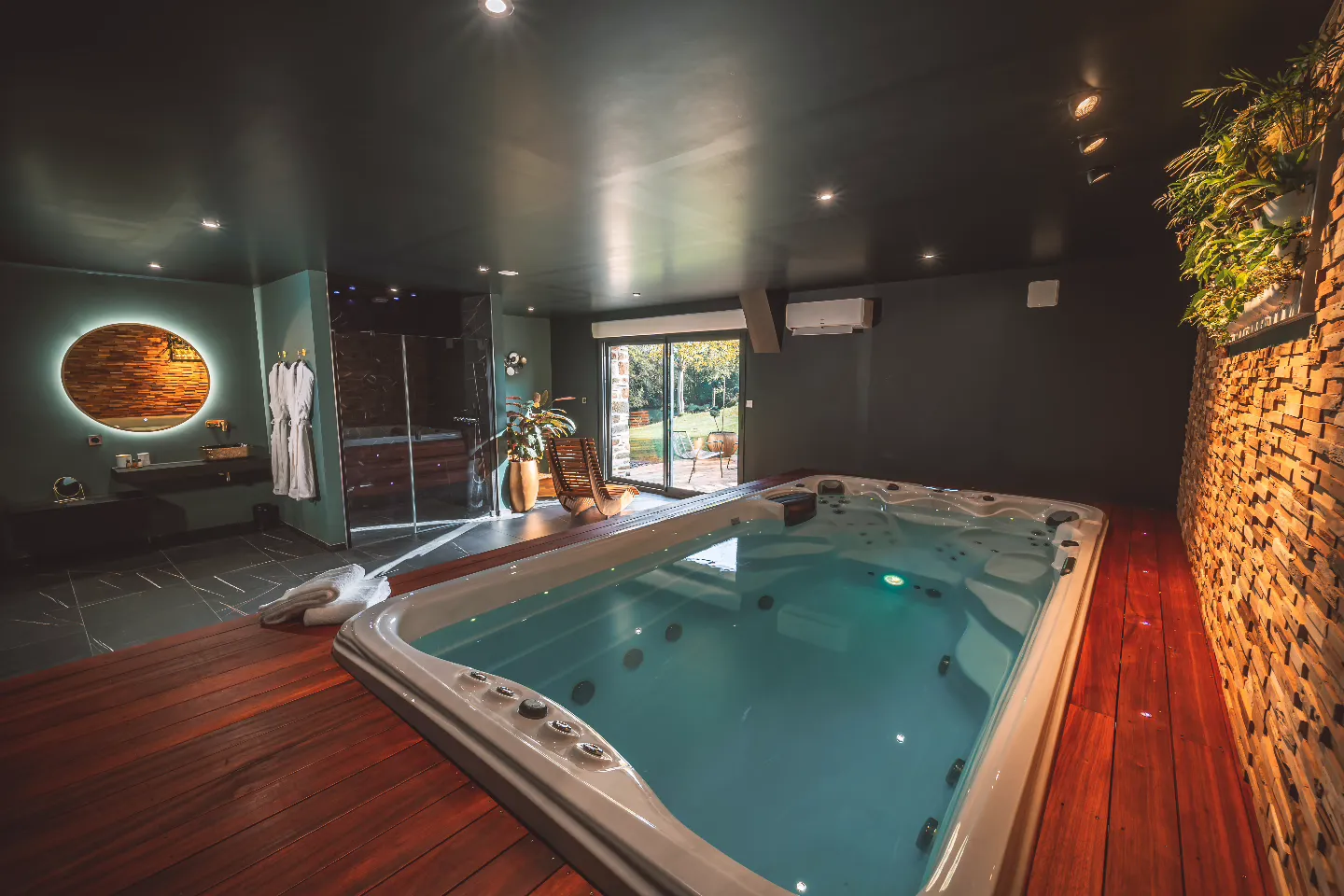 Le Secret de l'Élixir - Suite romantique avec spa de nage privatif (Argentré-du-Plessis, Ille-et-Vilaine)