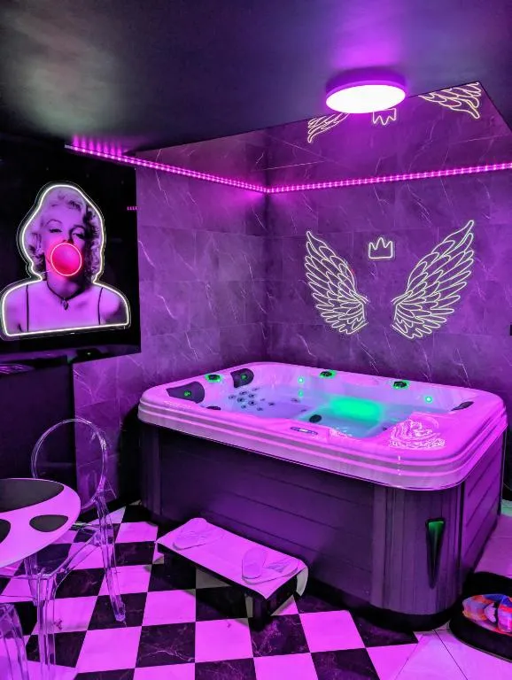 Le Spacidulé - Appartement avec bain à remous et terrasse (Saint-Amand-les-Eaux, Nord)
