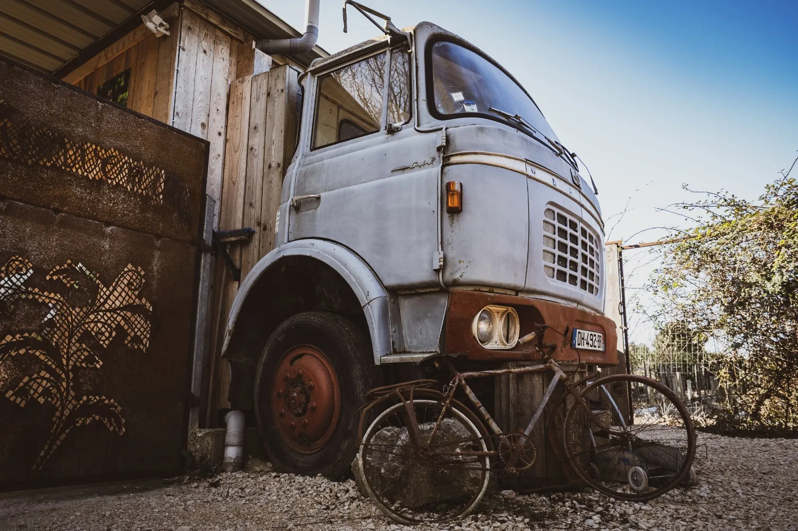 Le Truck-Lodge et SPA privatif LE BERLIET GAK - Les Animaux et Marino, un refuge en Provence (Saint-Andiol, Bouches-du-Rhône)