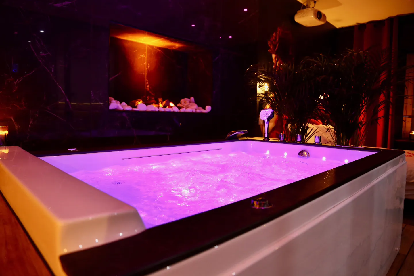 Les Délices Rooms Gold - Love room avec jacuzzi, sauna et hammam (Angers, Maine-et-Loire)