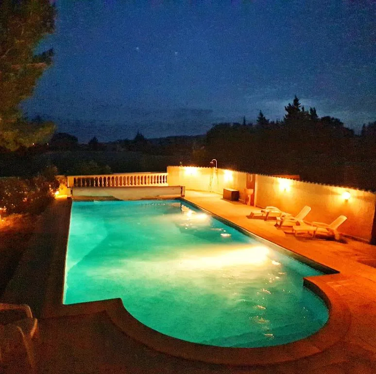 Les Garrigues de l'Oluké - Spa privatif, piscine et tennis (Piolenc, Vaucluse)