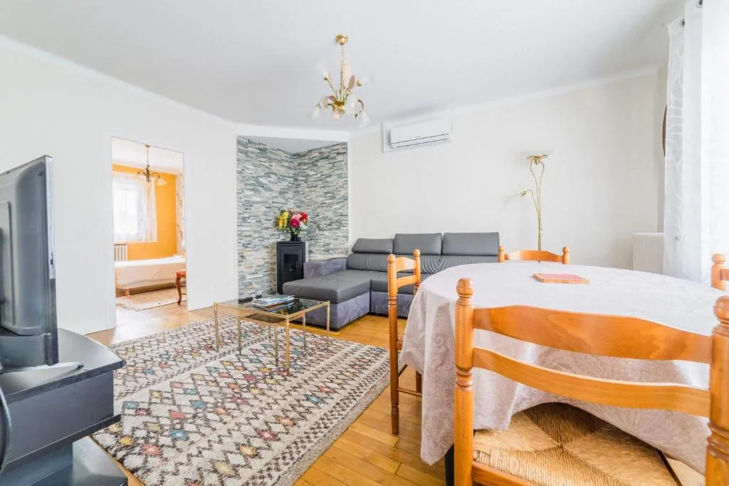 Les Rosiers, gîte avec spa à Brive-la-Gaillarde - photo 2 sur 12