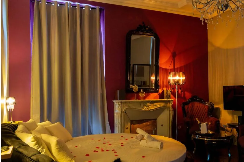 Les Secrets du Mont, love room à Pleine-Fougères - photo 2 sur 12