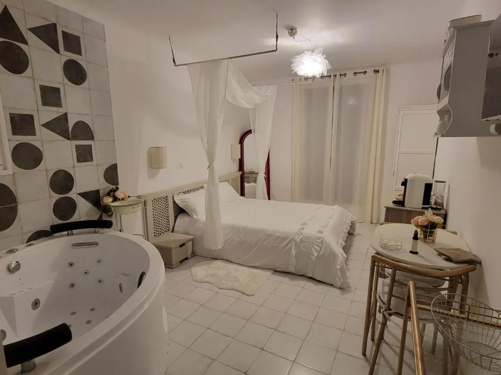 Les Tourtereaux, love room à Montauroux - photo 2 sur 12