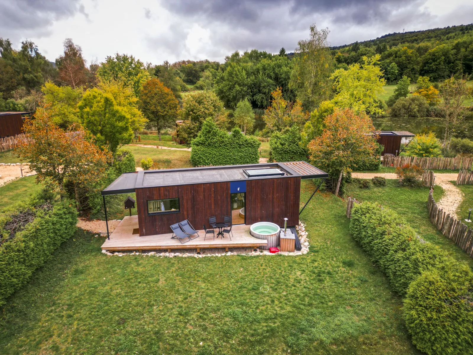 Lodge Duo et Tribu sur Terre & Bain Nordique Privatif - Bleu Minuit "La Rive Etoilée" (Plateau d'Hauteville, Ain)