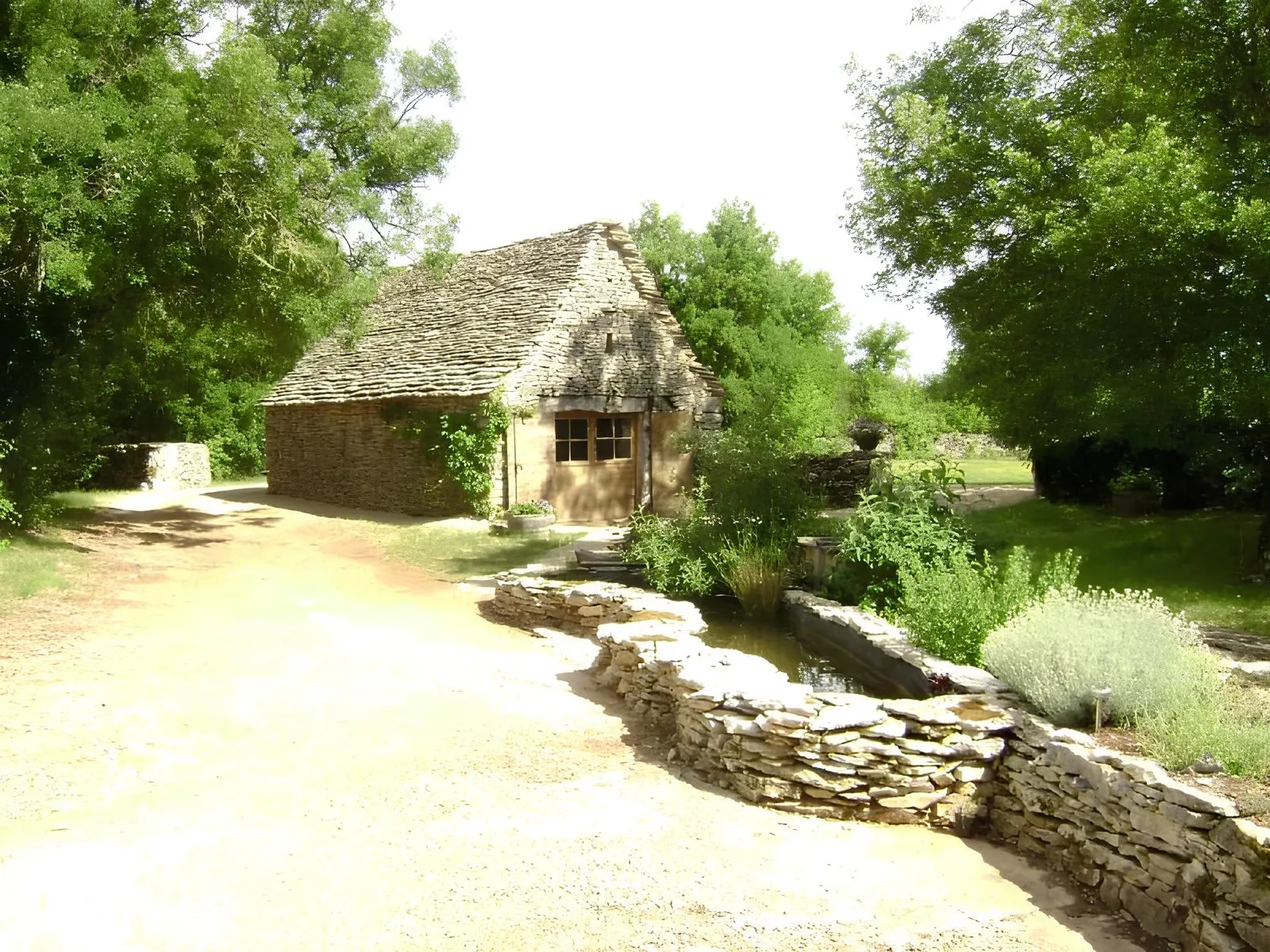 Lodge insolite avec spa privatif - Domaine du Mas de Tourel' (Livernon, Lot)