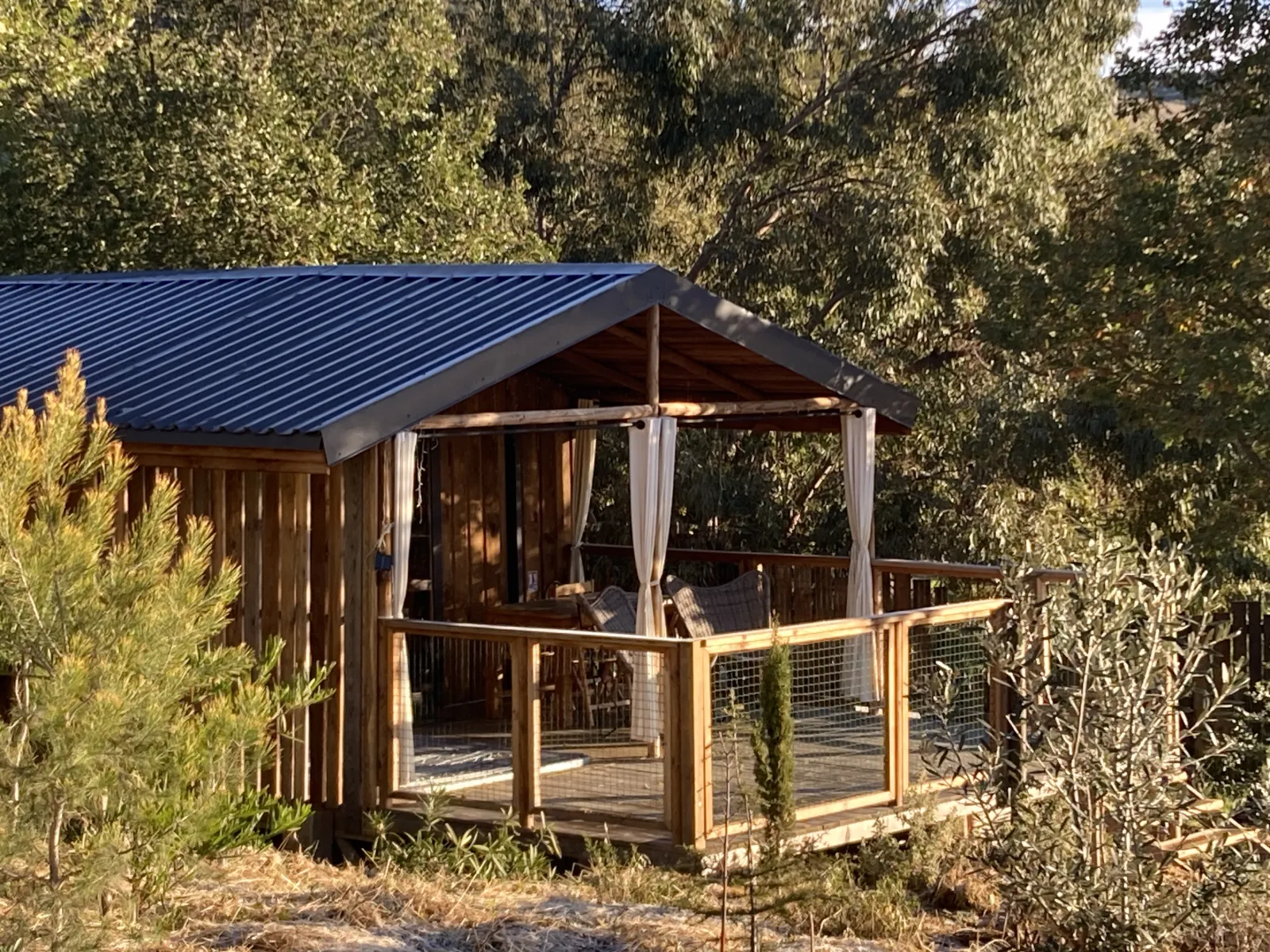 Lodge sur pilotis Dame du Château avec jacuzzi privatif - Trésors de Campagne (Villarzel-du-Razès, Aude)