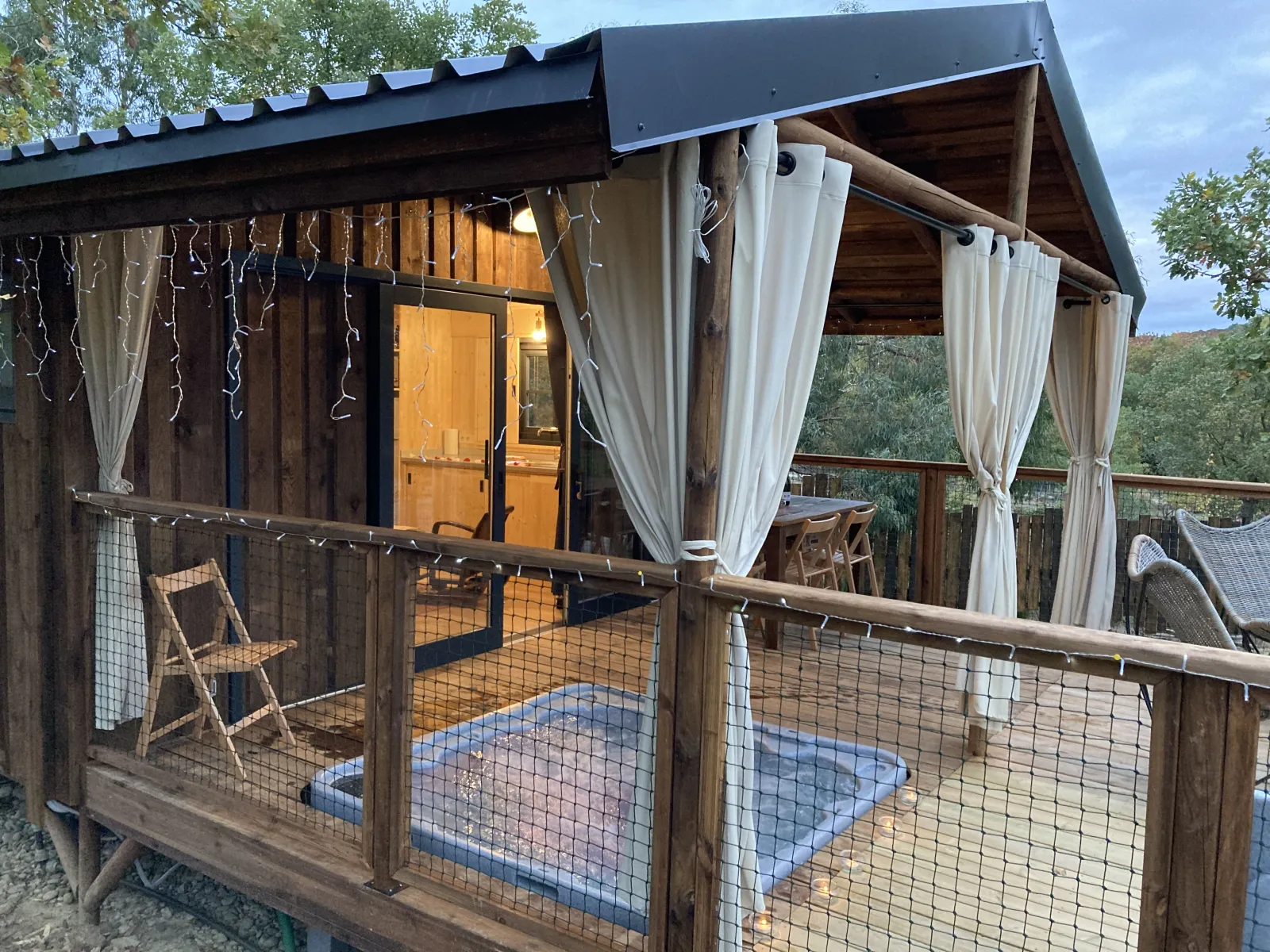 Lodge sur pilotis Dame du Château avec jacuzzi privatif, cabane à Villarzel-du-Razès - photo 2 sur 12