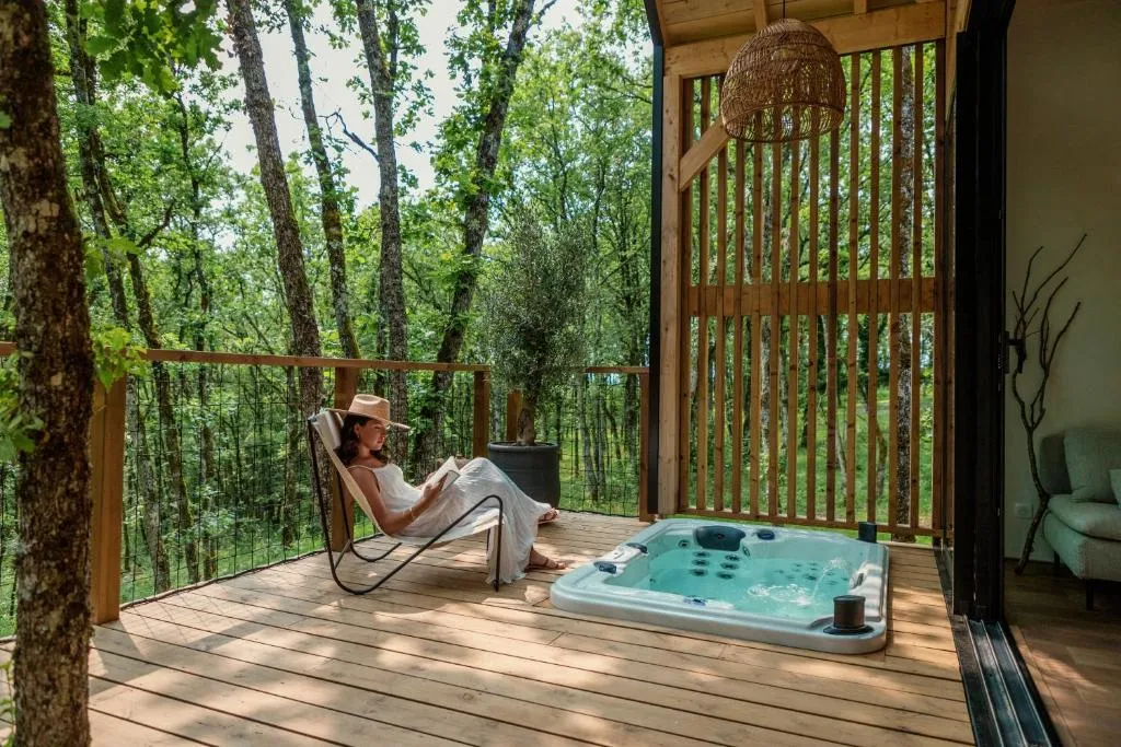 Lodges Wabi Sabi - Baignoire spa, sauna et jardin en forêt (Turenne, Corrèze)