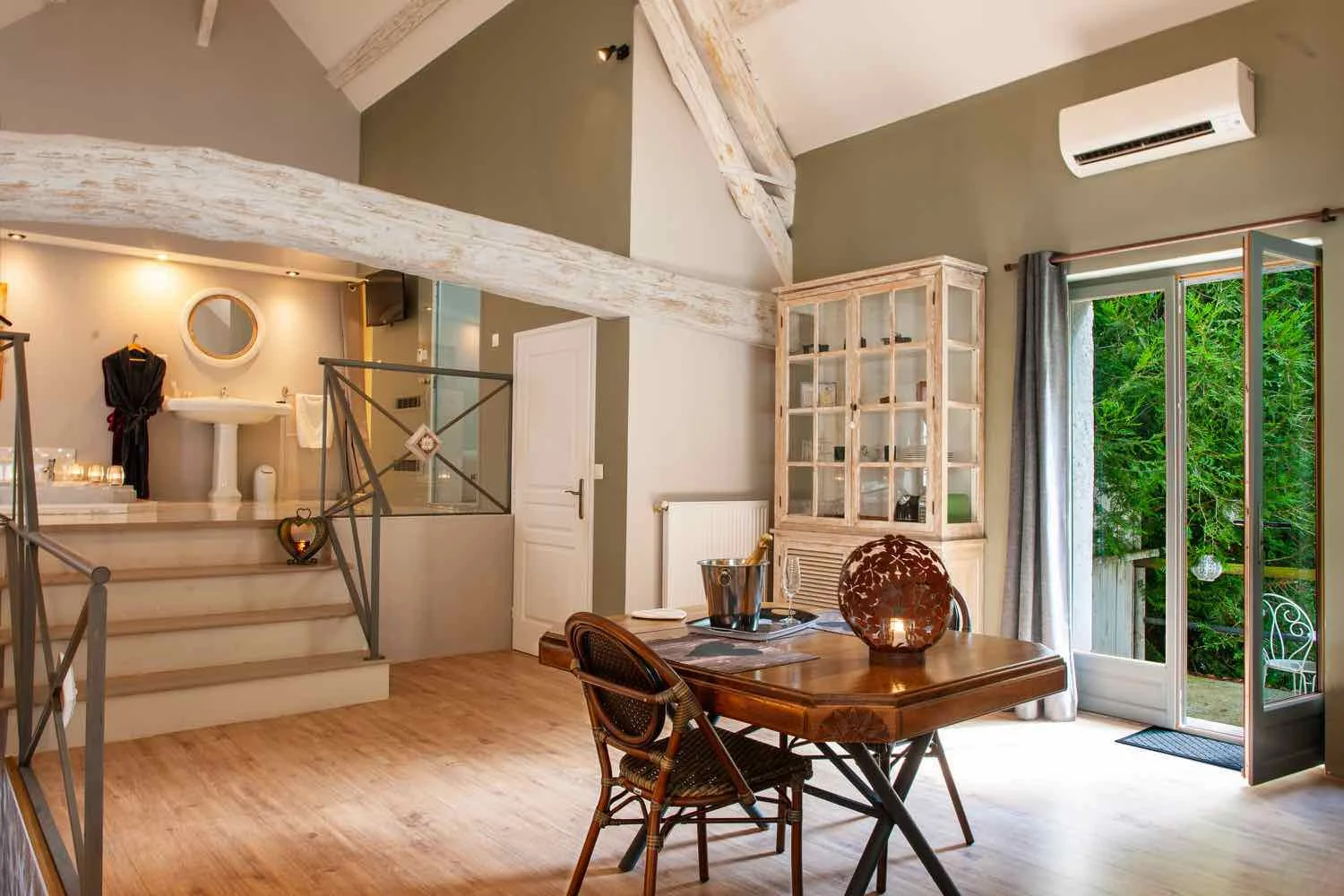 Loft Baiser Volé, gîte avec spa à Vendières - photo 2 sur 6