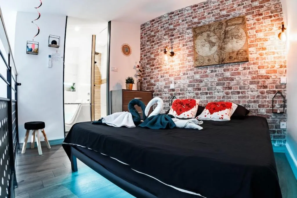 Loft balnéo d'Ambronay, love room à Ambronay - photo 2 sur 12