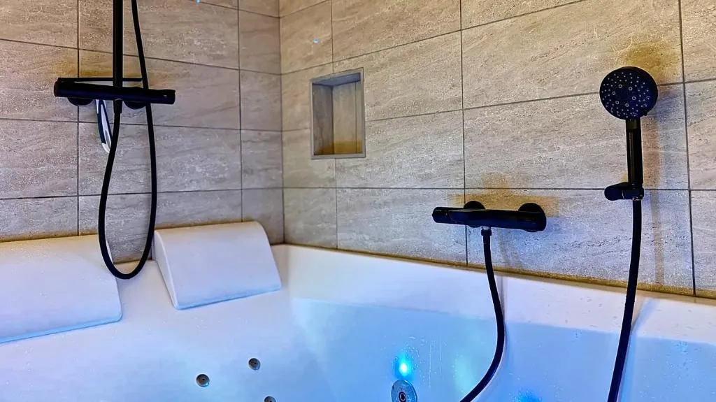 Loft Balnéo de Laval - Loft avec bain à remous, jardin et terrasse (Laval, Mayenne)