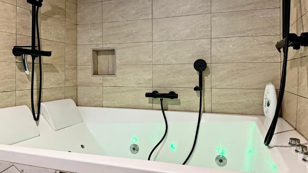 Loft Balnéo de Laval, gîte avec spa à Laval - photo 3 sur 11
