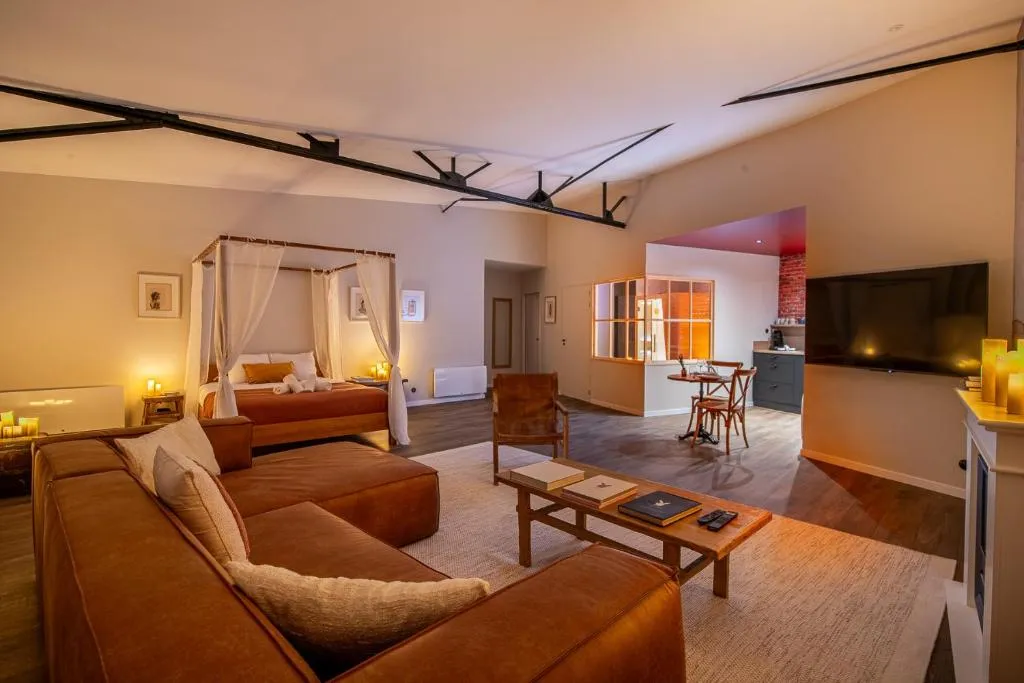 Loft de Charme L'Attirance - Spa, sauna et climatisation à Cholet (Cholet, Maine-et-Loire)