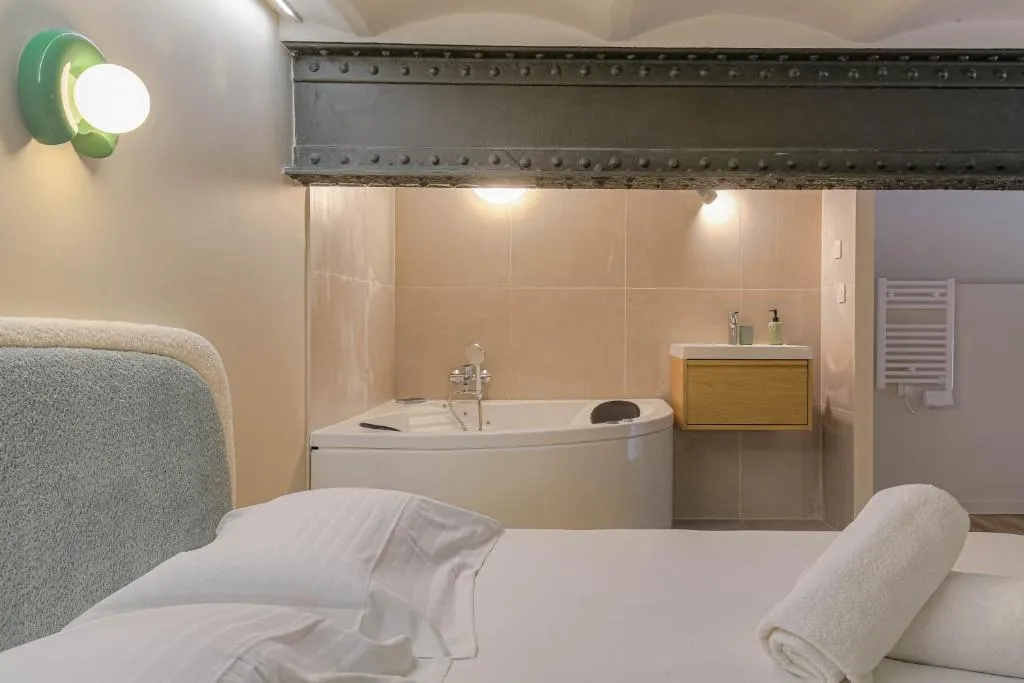 Loft des Lumières, gîte avec spa à Caluire-et-Cuire - photo 3 sur 12