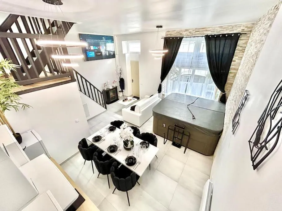 Loft hammam et jacuzzi de Pont-sur-Yonne, gîte avec spa à Pont-sur-Yonne - photo 2 sur 12