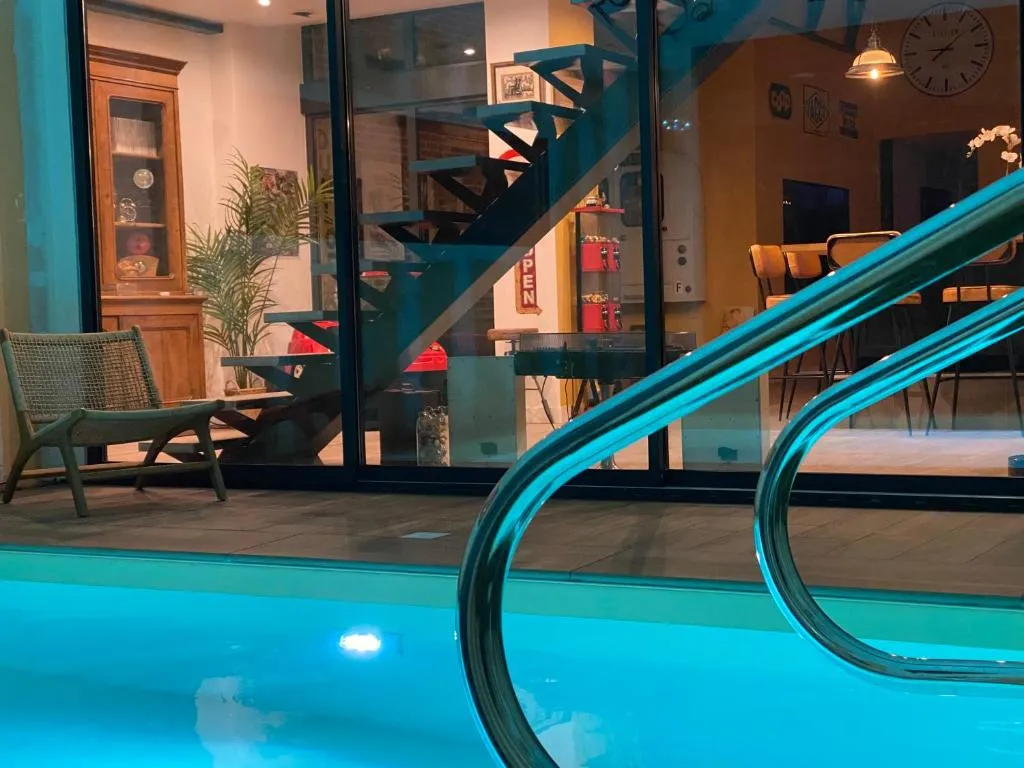 Loft Spa de Reims - 250 m2 avec piscine intérieure et bains à remous (Reims, Marne)