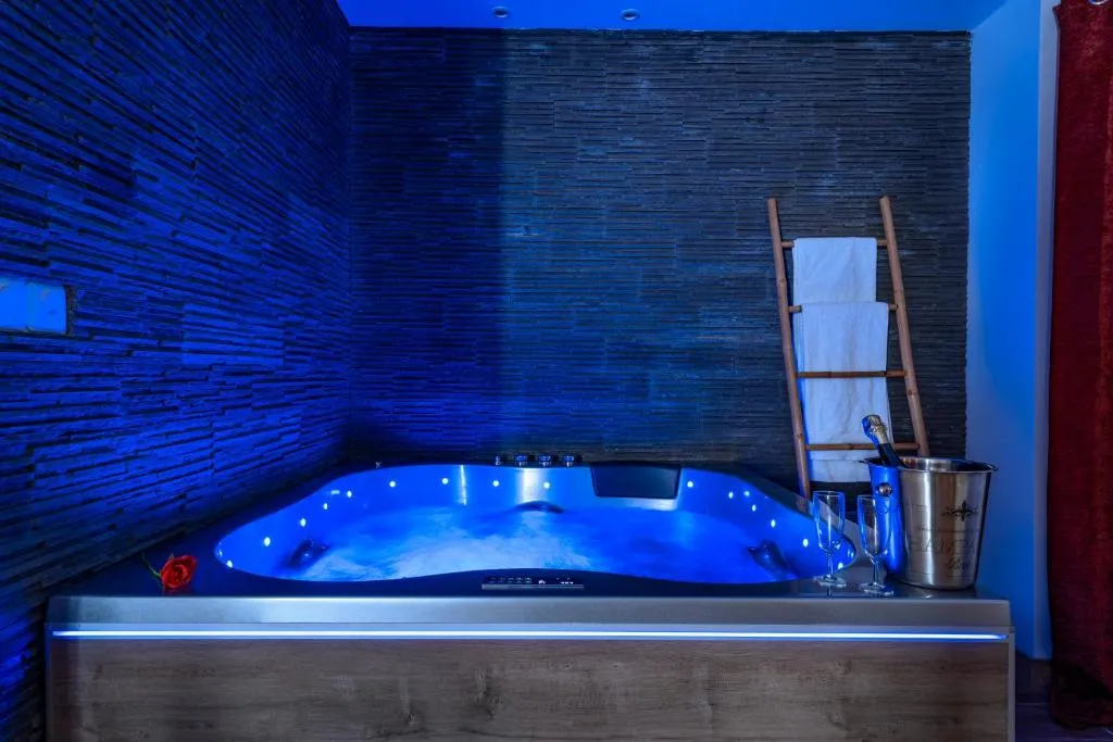 Loft Spa Noctambulles, gîte avec spa à Hyères - photo 3 sur 12