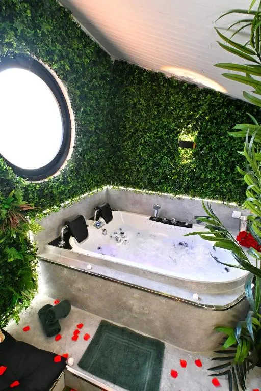 Love in Jungle - Appartement balnéo avec terrasse et vue sur le lac (Le Barcarès, Pyrénées-Orientales)