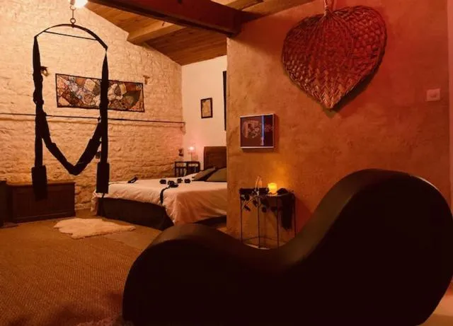 Love room adults-only, love room à Maillezais - photo 2 sur 9