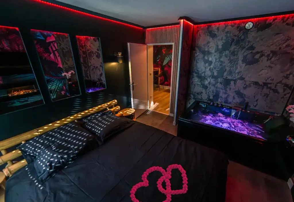 Love Room balnéo de Toulouse - Bain à remous et terrasse (Toulouse, Haute-Garonne)