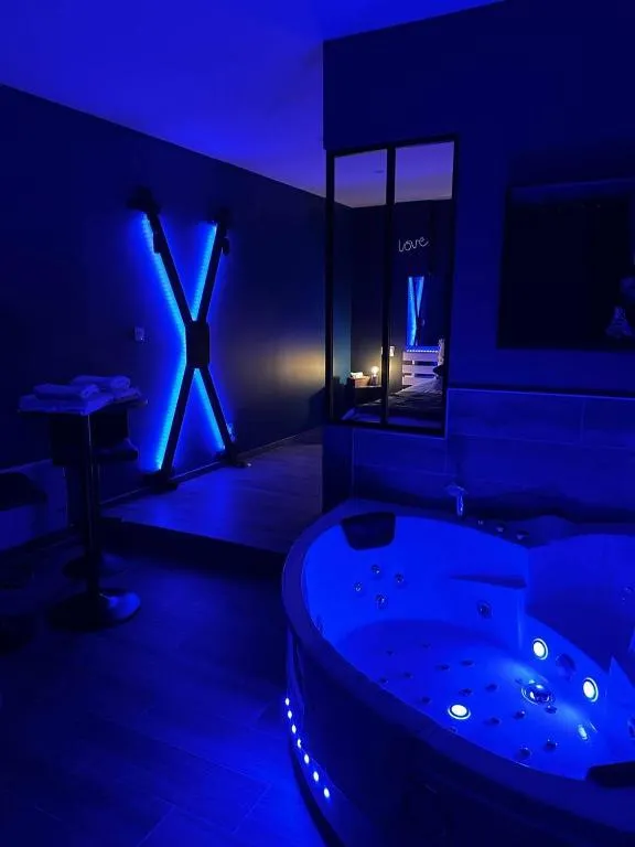 Love Room de Bourg-Argental, gîte avec spa à Bourg-Argental - photo 2 sur 12