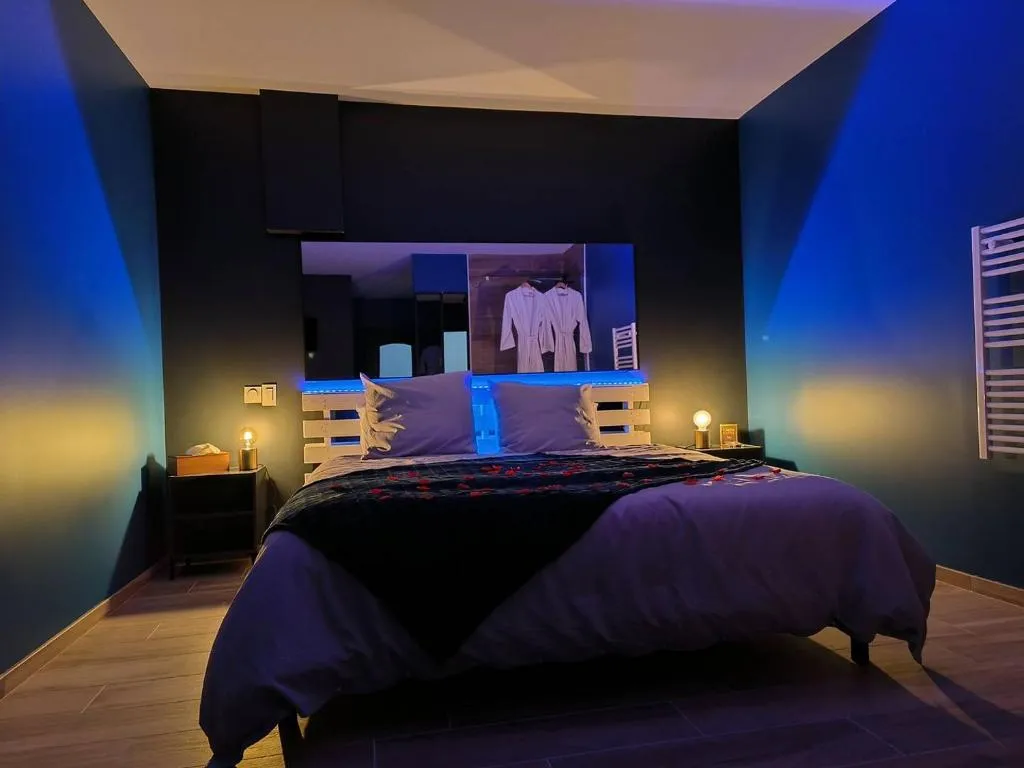 Love Room de Bourg-Argental, gîte avec spa à Bourg-Argental - photo 3 sur 12