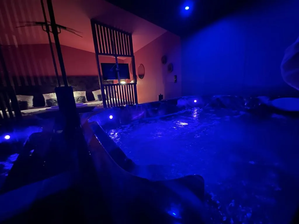 Love Room Litchi - Bain à remous privatif près de Saint-André (Bordeaux, Gironde)