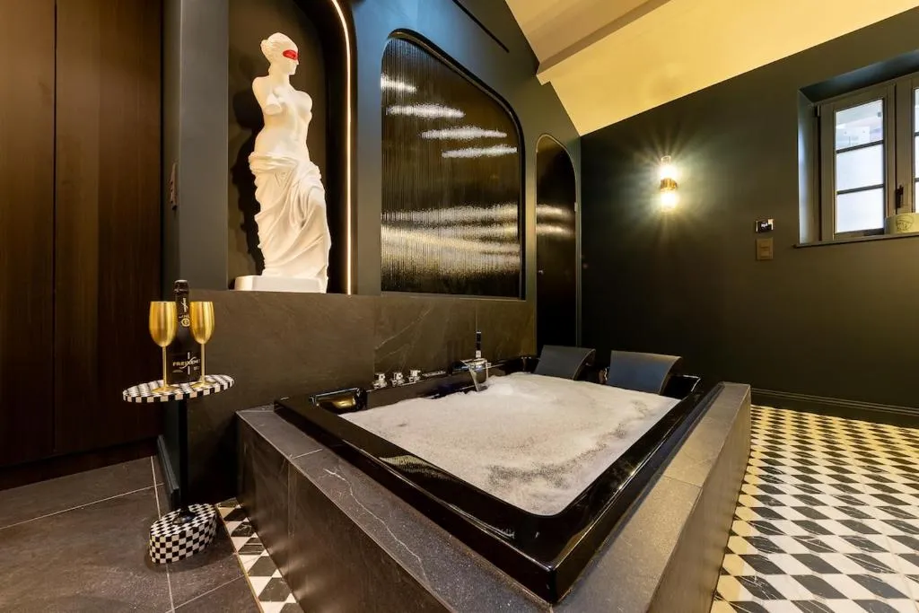 Love Room Pablo, gîte avec spa à Vallauris - photo 3 sur 12
