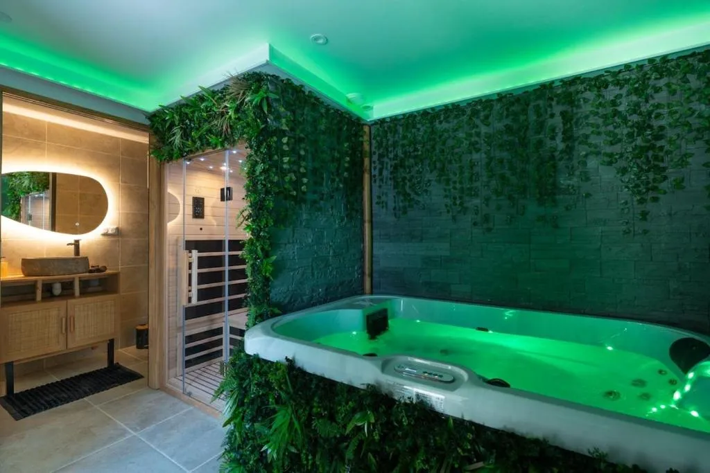 Love room sauna d'Aubagne - Sauna et bain à remous pour deux (Aubagne, Bouches-du-Rhône)